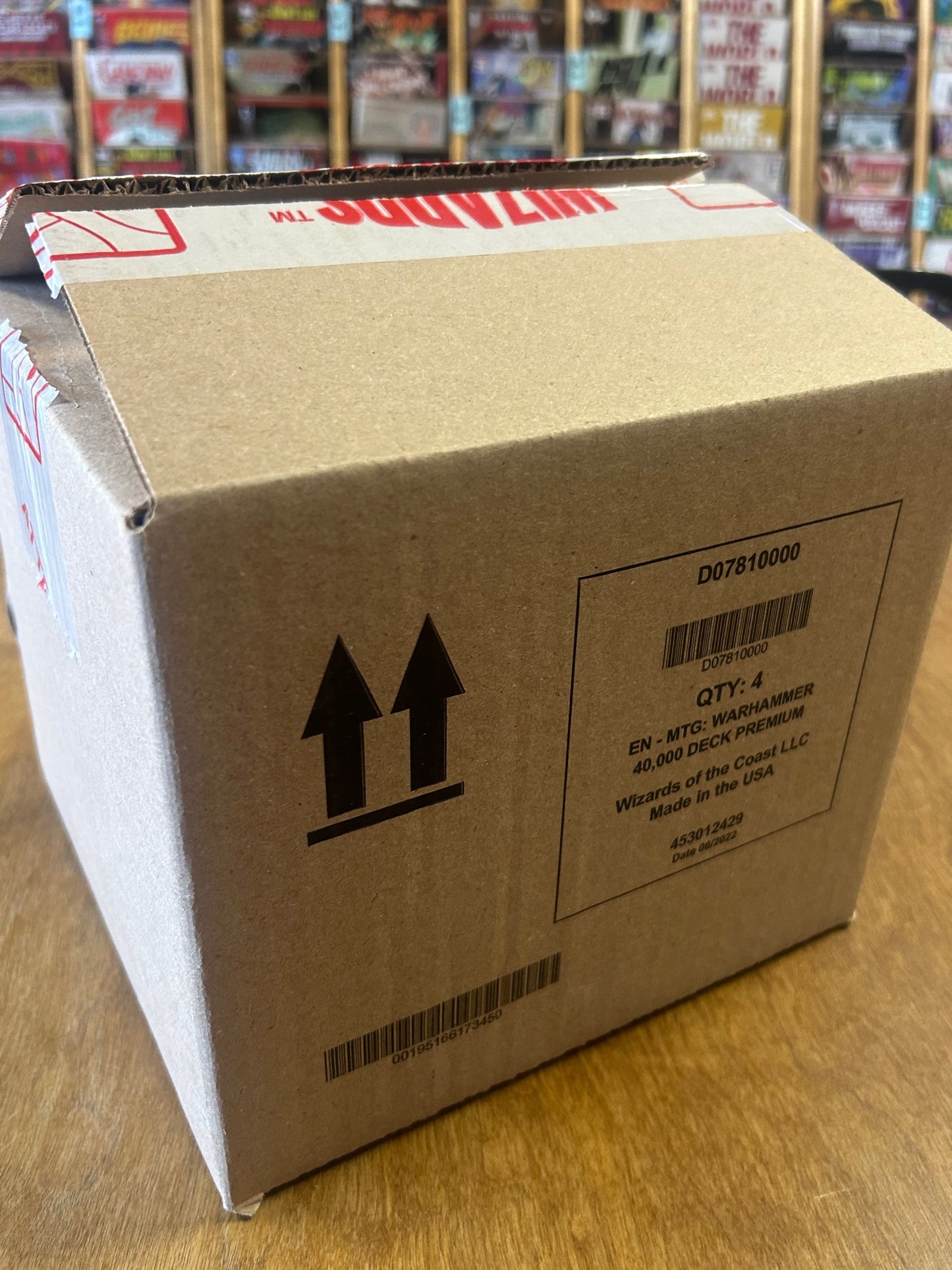 Magic: The Gathering: Universes Beyond Warhammer 40K: Commander Deck Case (Collector's Edition)