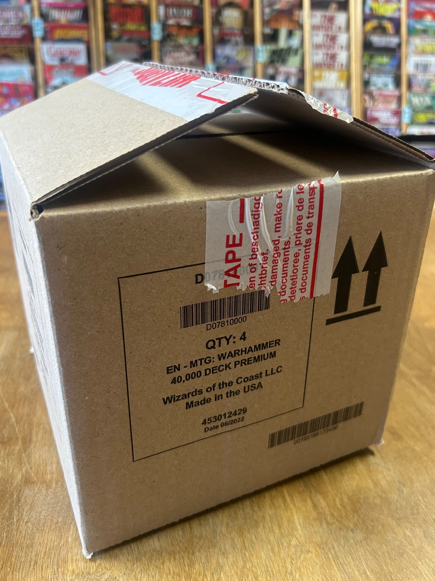 Magic: The Gathering: Universes Beyond Warhammer 40K: Commander Deck Case (Collector's Edition)